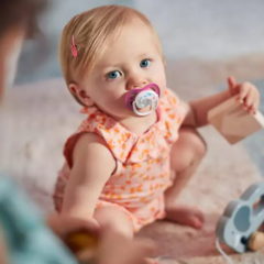 Avent játszócumi ultra air 6-18hó lány állatos 2db