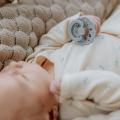 BIBS játszócumi – Boheme natúr kaucsuk 0-6 hó pasztellkék és óceán 2 db