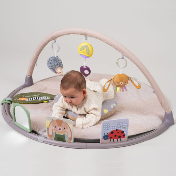 Taf Toys játszószőnyeg játékhíddal Tummy-time activity gym