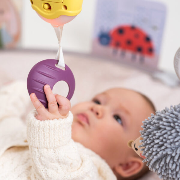 Taf Toys játszószőnyeg játékhíddal Tummy-time activity gym